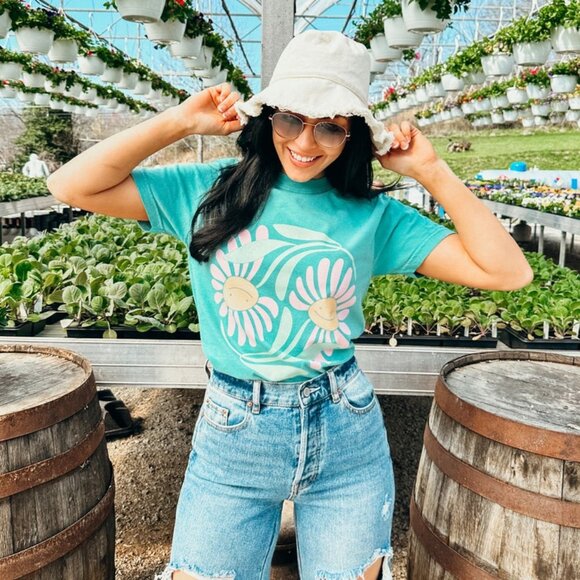 Smiling Flowers Shirt, Groovy Floral Tee, Perfect Spring Tee, Colorful Summer - Picture 4 of 4